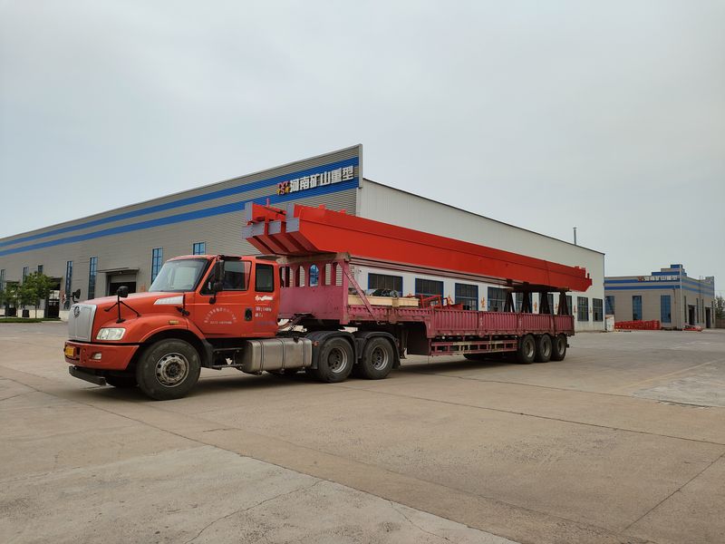 電動(dòng)葫蘆橋式起重機(jī) 3臺(tái) LH5t-17m 制作完成，發(fā)往河南漯河交付客戶使用。